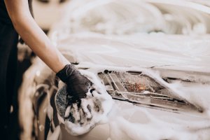 Воздействие высокощелочных автошампуней на компоненты кузова автомобиля